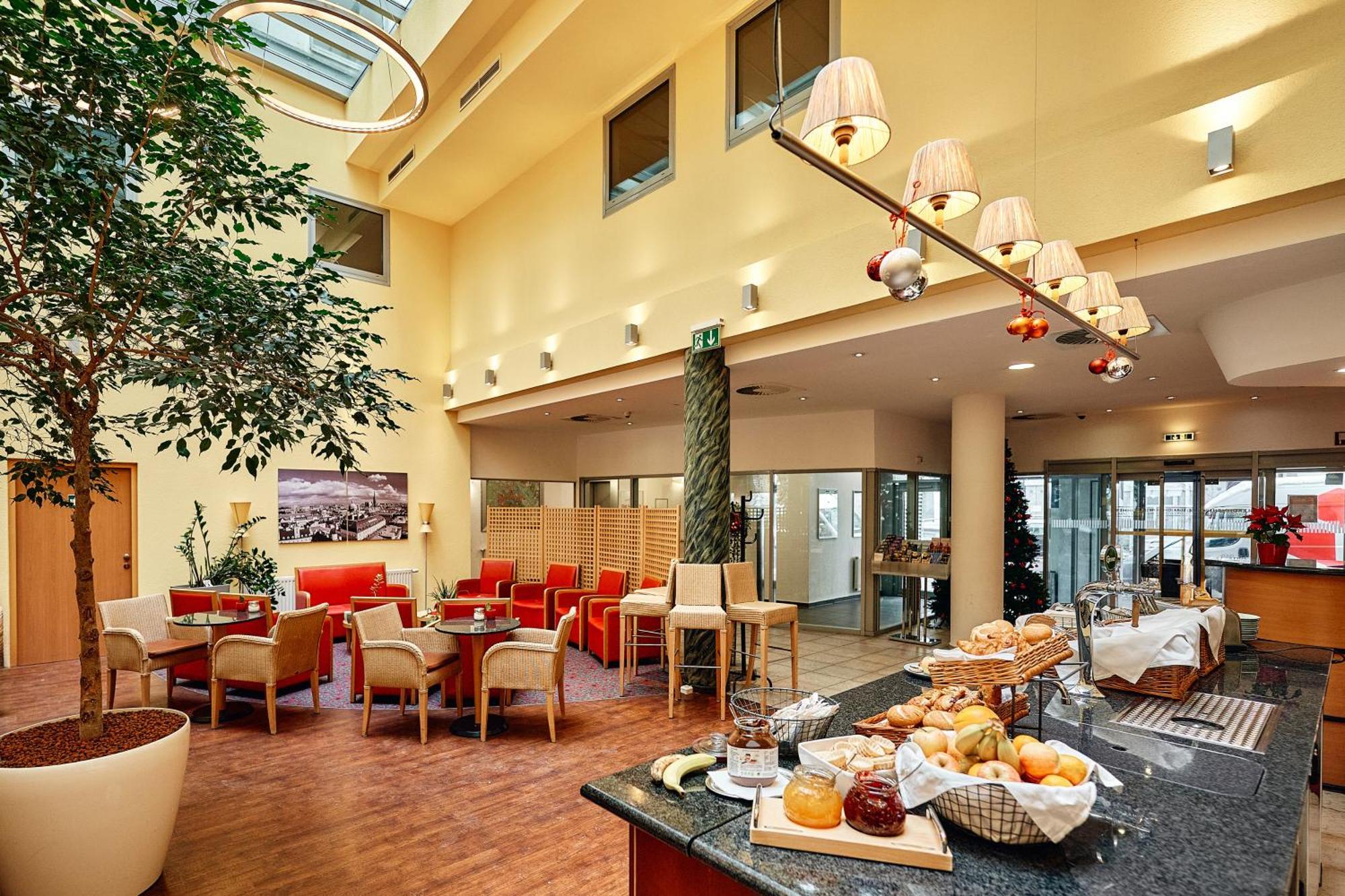 Ibis Wien City Bagian luar foto