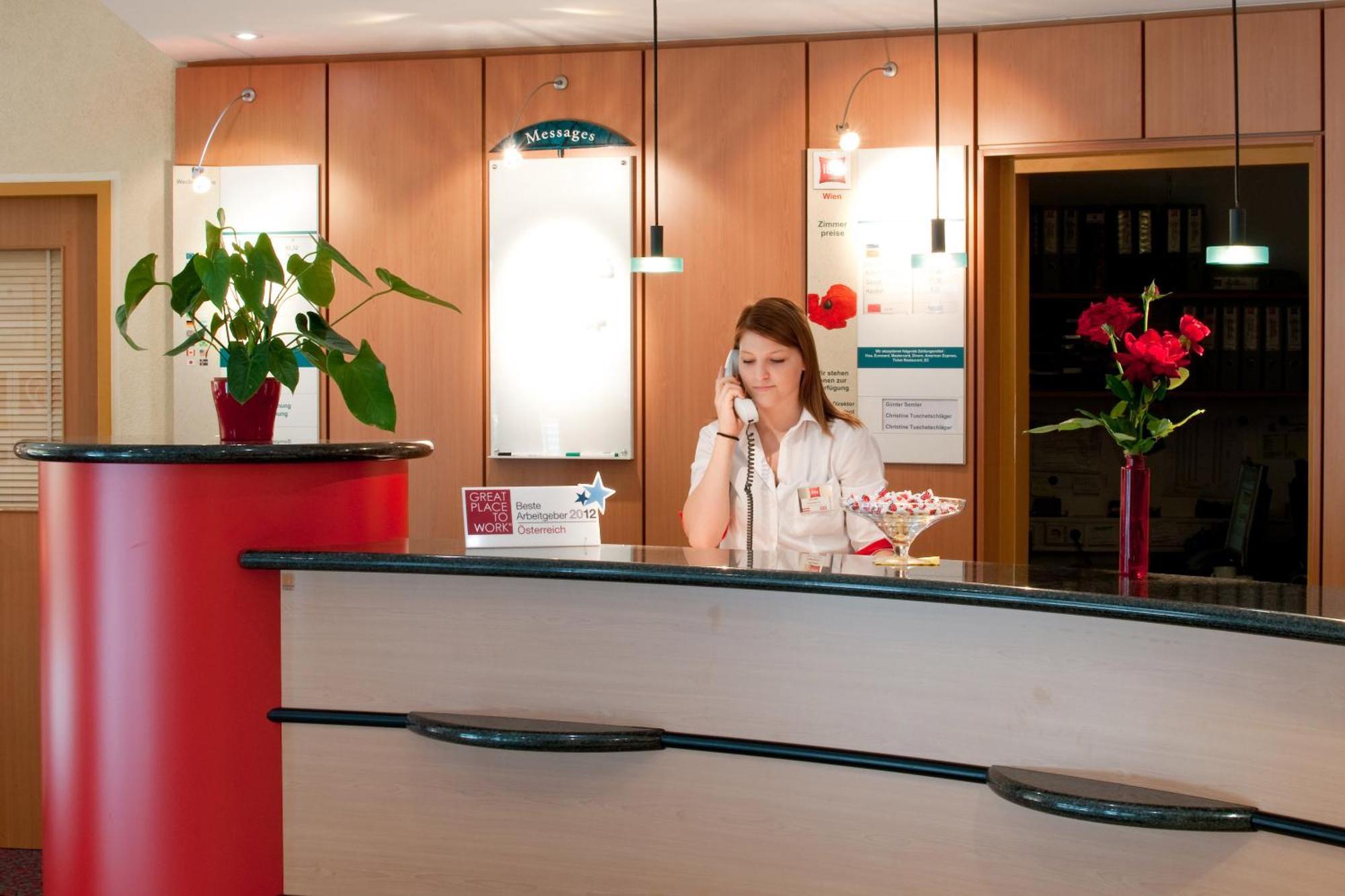 Ibis Wien City Bagian luar foto