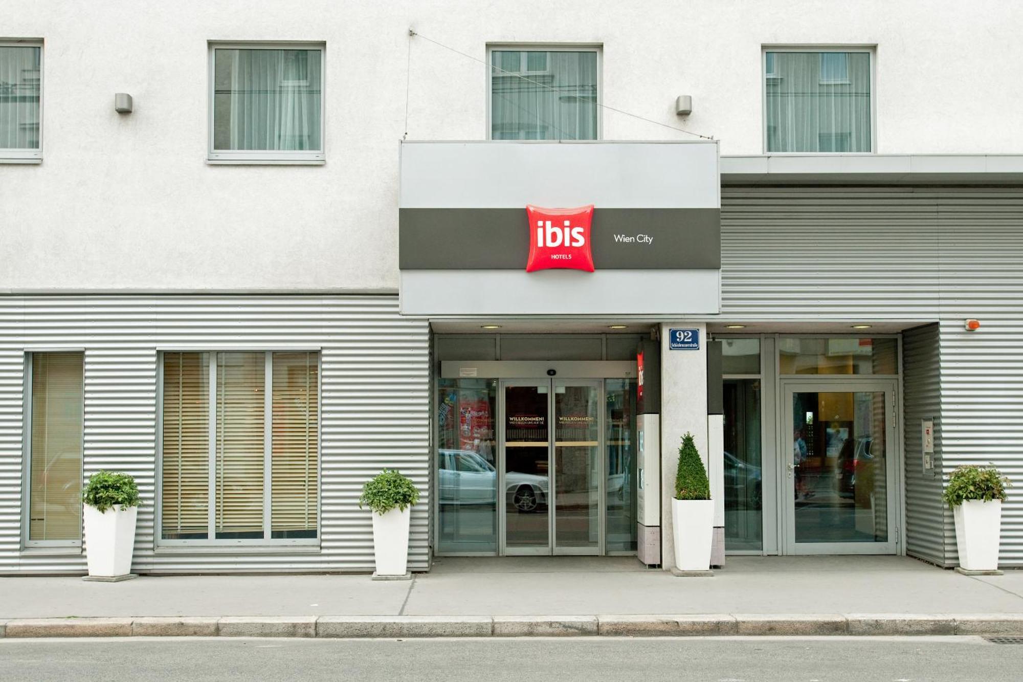 Ibis Wien City Bagian luar foto